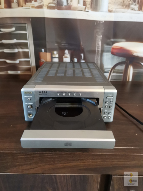 Amplituner Denon UD-M3 z odtwarzaczem CD Amplituner Denon UD-M3 z odtwarzaczem CD