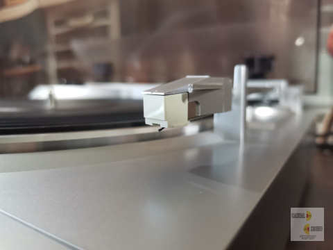 Gramofon Denon DP-29F, full automat Gramofon Denon DP-29F, full automat