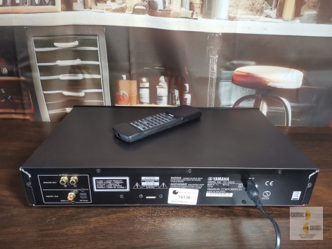 Odtwaracz CD Yamaha CD S300 + pilot Odtwaracz CD Yamaha CD S300 + pilot