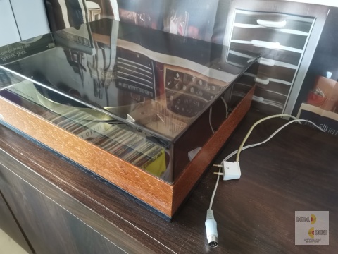 Gramofon Lenco B55 - Made in Switzerland, bardzo ładny stan techniczny i wizualny Gramofon Lenco B55 - Made in Switzerland, bardzo ładny stan techniczny i wizualny