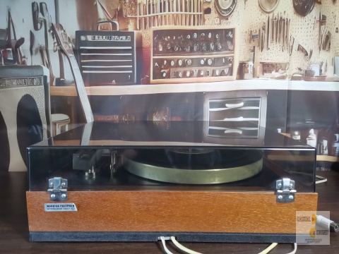 Gramofon Lenco B55 - Made in Switzerland, bardzo ładny stan techniczny i wizualny Gramofon Lenco B55 - Made in Switzerland, bardzo ładny stan techniczny i wizualny